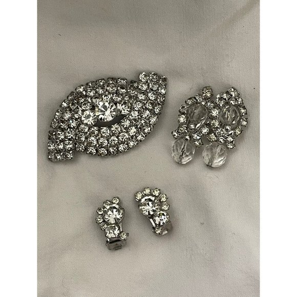 Vintage Rhinestone Encrusted Brooch and 2 Pairs Rhinestone/Bead Clip-on Earrings - Picture 1 of 12